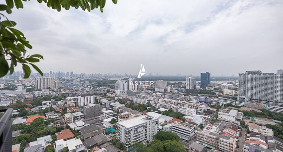 For rent 3 bedrooms condo in Yan Nawa, Bangkok