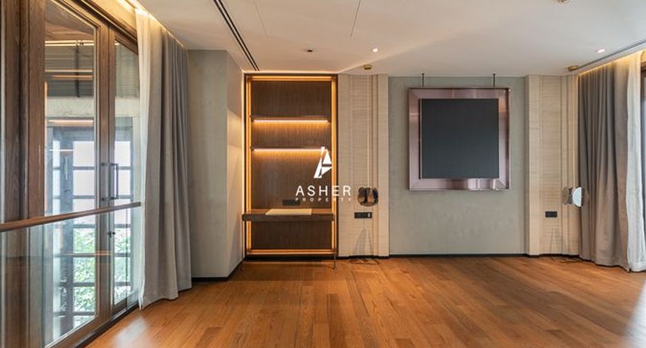 For rent 3 bedrooms condo in Yan Nawa, Bangkok