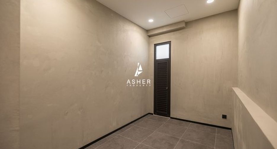 For rent 3 bedrooms condo in Yan Nawa, Bangkok
