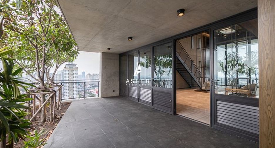 For rent 3 bedrooms condo in Yan Nawa, Bangkok