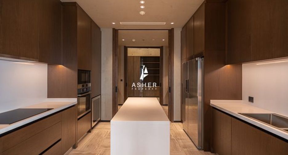 For rent 3 bedrooms condo in Yan Nawa, Bangkok