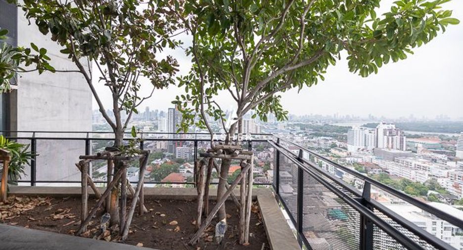 For rent 3 bedrooms condo in Yan Nawa, Bangkok