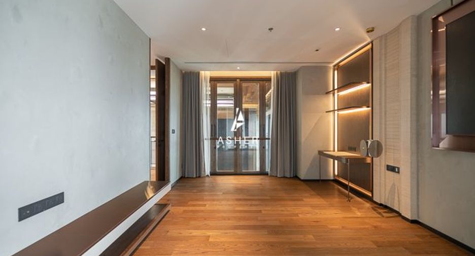 For rent 3 bedrooms condo in Yan Nawa, Bangkok