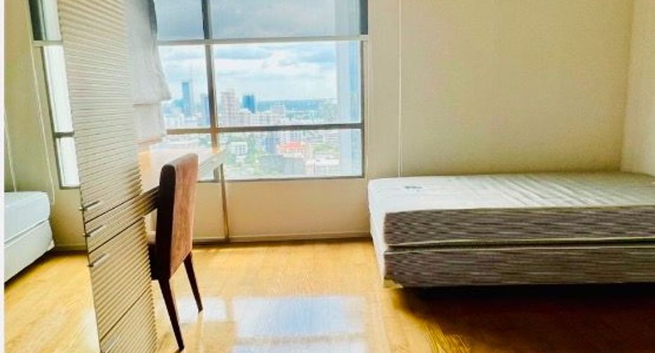 Haus zur Miete mit 3 Zimmer in Khlong Toei, Bangkok
