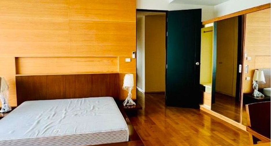 Haus zur Miete mit 3 Zimmer in Khlong Toei, Bangkok