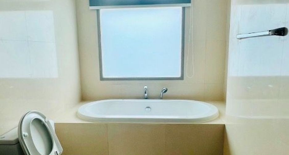 Haus zur Miete mit 3 Zimmer in Khlong Toei, Bangkok