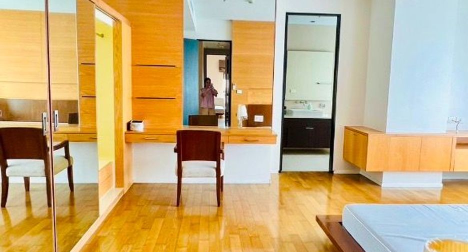 Haus zur Miete mit 3 Zimmer in Khlong Toei, Bangkok