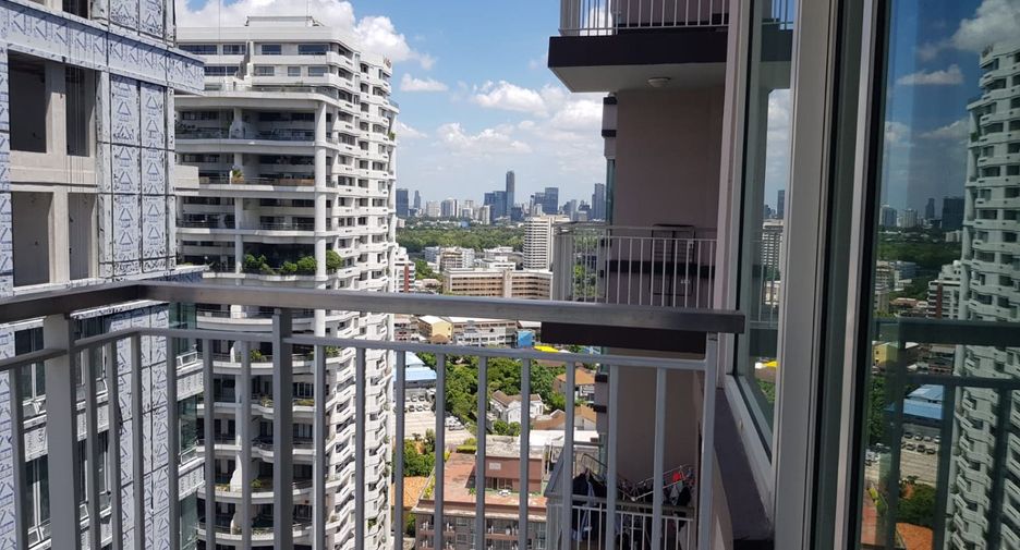 Condo en venta de 2 habitaciones en Khlong Toei, Bangkok