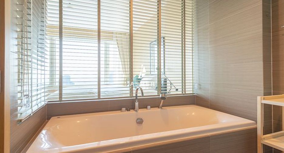 Condo en venta de 2 habitaciones en Khlong Toei, Bangkok