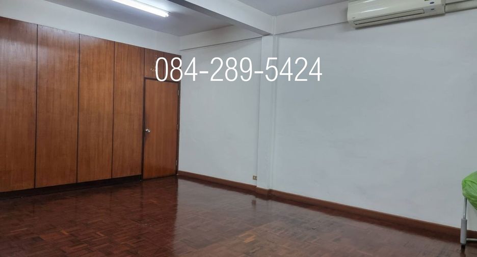 For rent retail Space in Khlong San, Bangkok