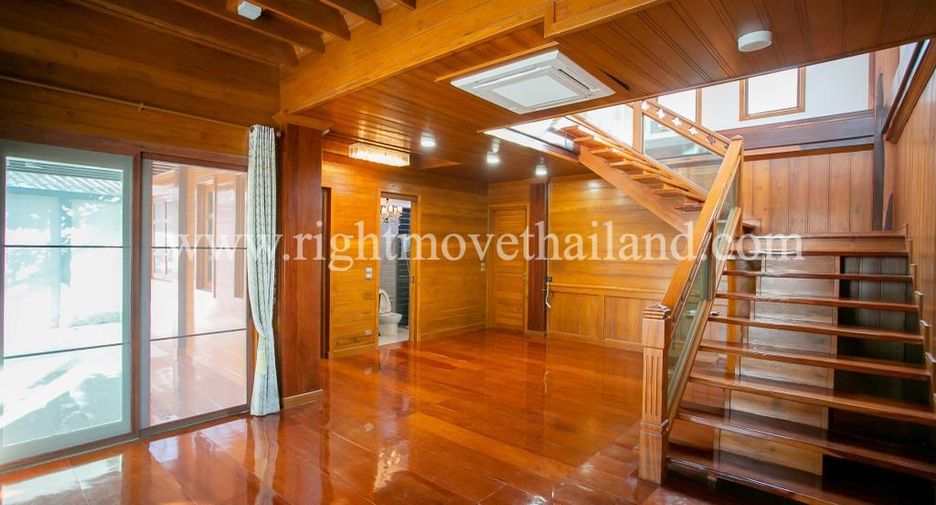 Casa en alquiler y en venta de 3 habitaciones en Huai Khwang, Bangkok
