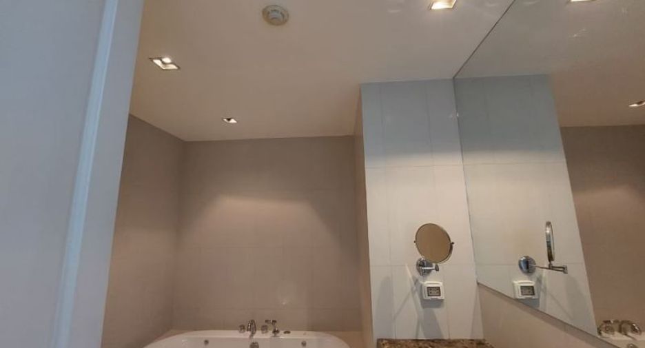 For rent 2 ベッドルーム condo in Pathum Wan, Bangkok