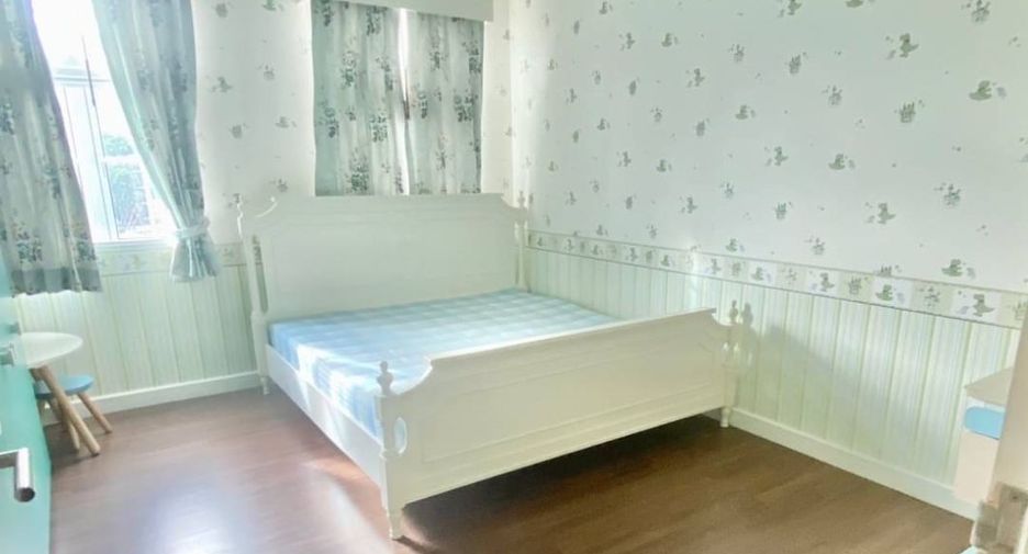 For rent 3 bedrooms townhouse in Khlong Toei, Bangkok