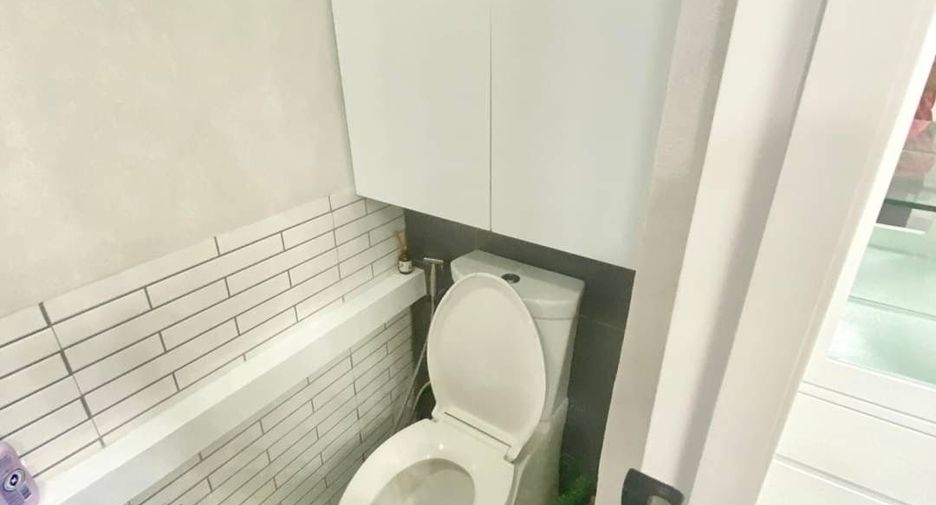For rent 3 bedrooms townhouse in Khlong Toei, Bangkok