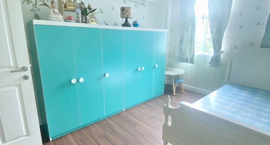 For rent 3 bedrooms townhouse in Khlong Toei, Bangkok
