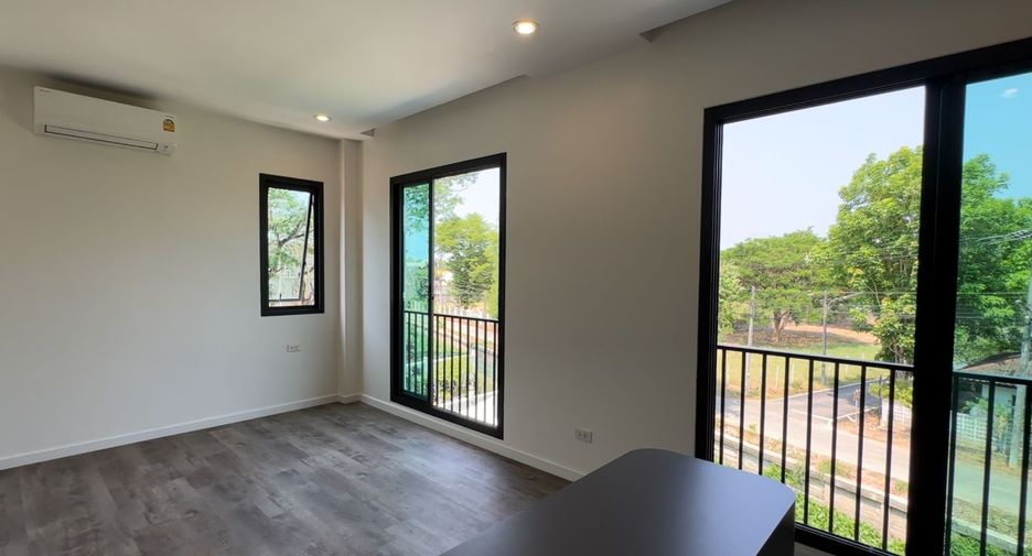 For rent and for sale 4 bedrooms house in Mueang Chiang Mai, Chiang Mai