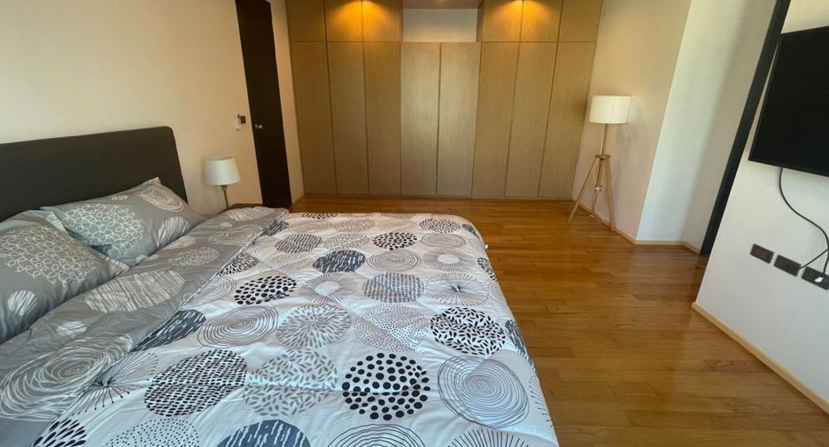 For rent 3 bedrooms condo in Khlong Toei, Bangkok