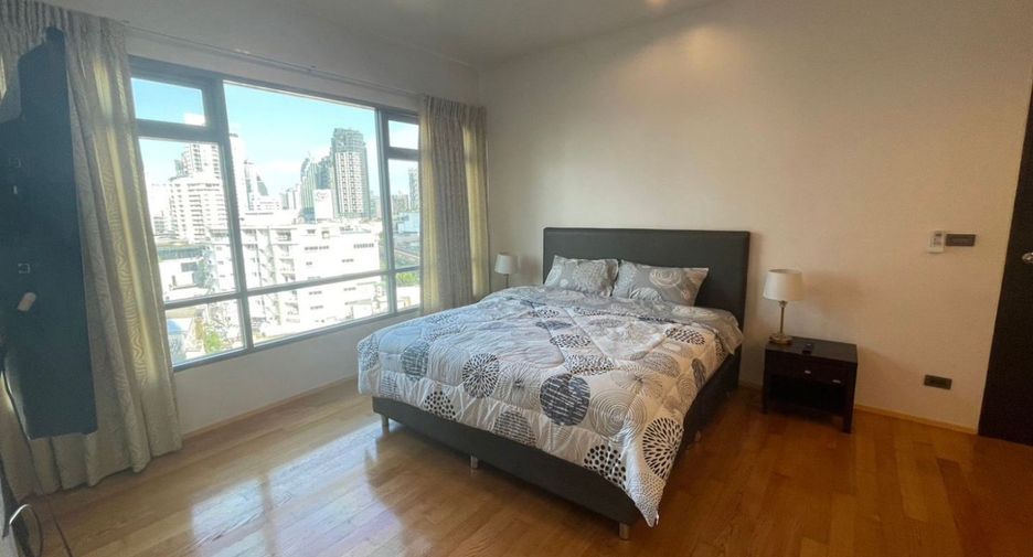 For rent 3 bedrooms condo in Khlong Toei, Bangkok