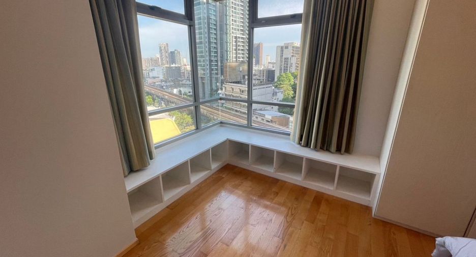 For rent 3 bedrooms condo in Khlong Toei, Bangkok