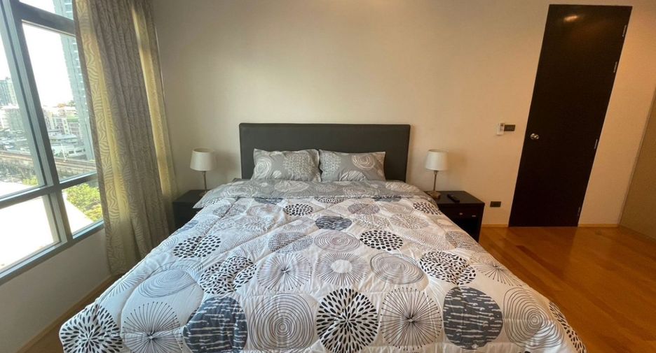 For rent 3 bedrooms condo in Khlong Toei, Bangkok