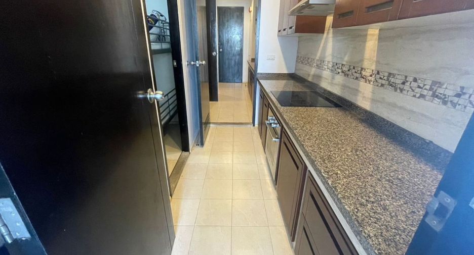 For rent 3 bedrooms condo in Khlong Toei, Bangkok
