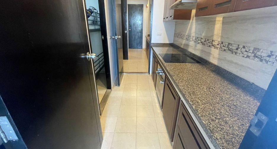 For rent 3 bedrooms condo in Khlong Toei, Bangkok