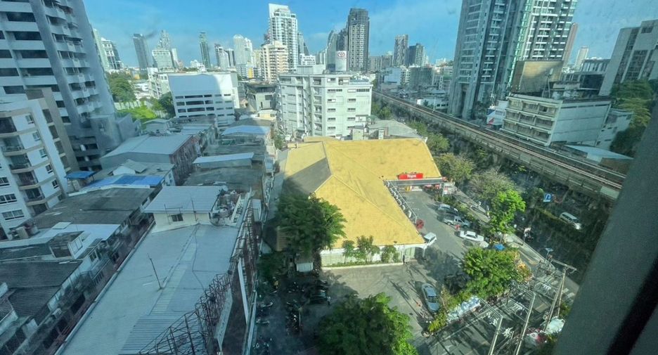 For rent 3 bedrooms condo in Khlong Toei, Bangkok