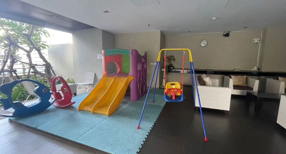 For rent 3 bedrooms condo in Khlong Toei, Bangkok