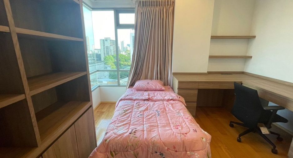 For rent 3 bedrooms condo in Khlong Toei, Bangkok