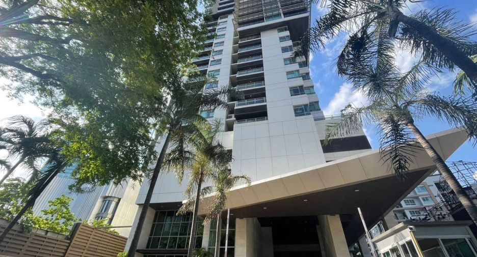 For rent 3 bedrooms condo in Khlong Toei, Bangkok