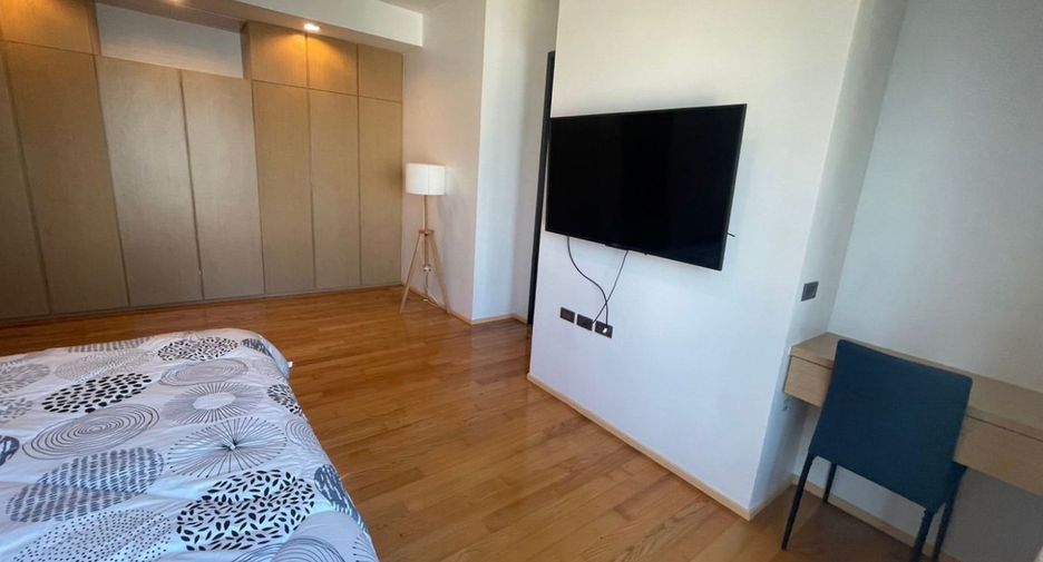 For rent 3 bedrooms condo in Khlong Toei, Bangkok