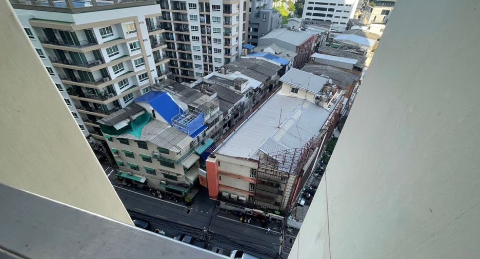 For rent 3 bedrooms condo in Khlong Toei, Bangkok
