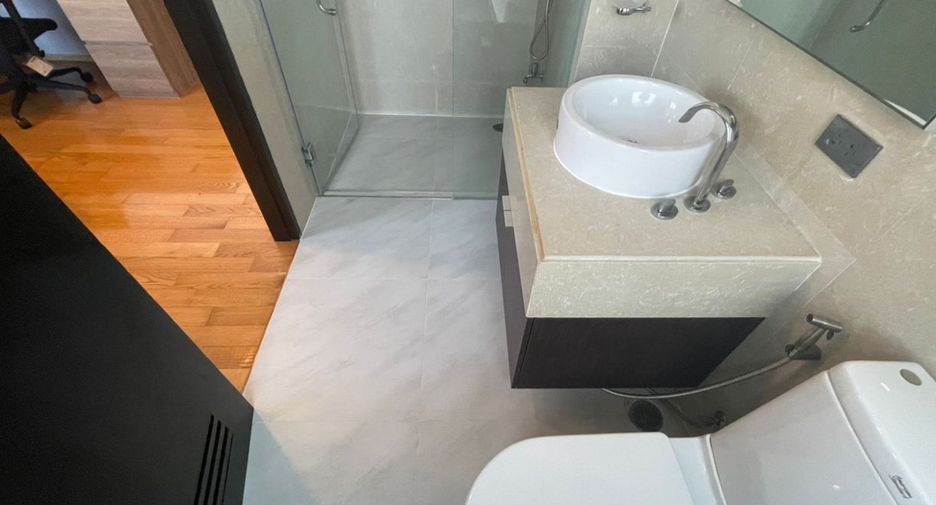 For rent 3 bedrooms condo in Khlong Toei, Bangkok