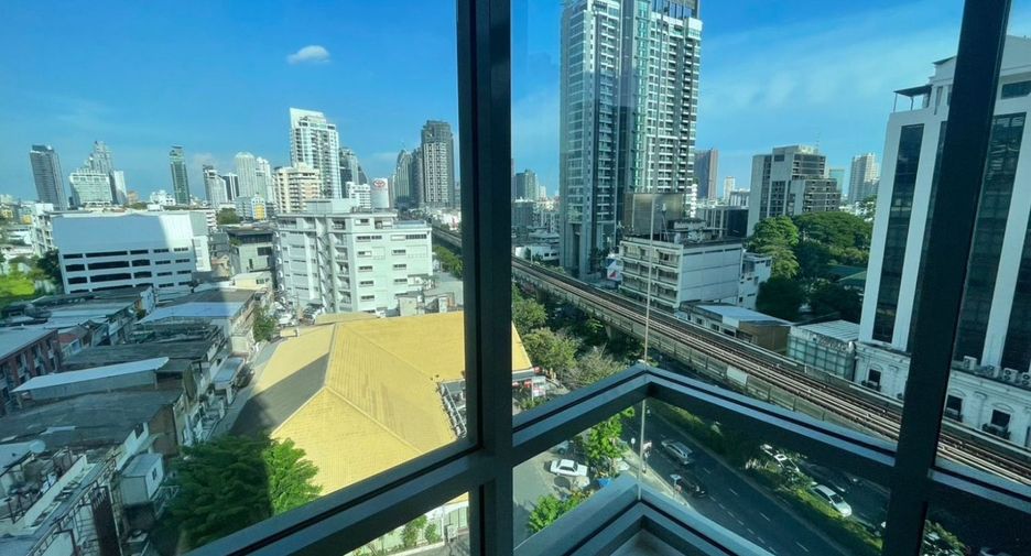For rent 3 bedrooms condo in Khlong Toei, Bangkok