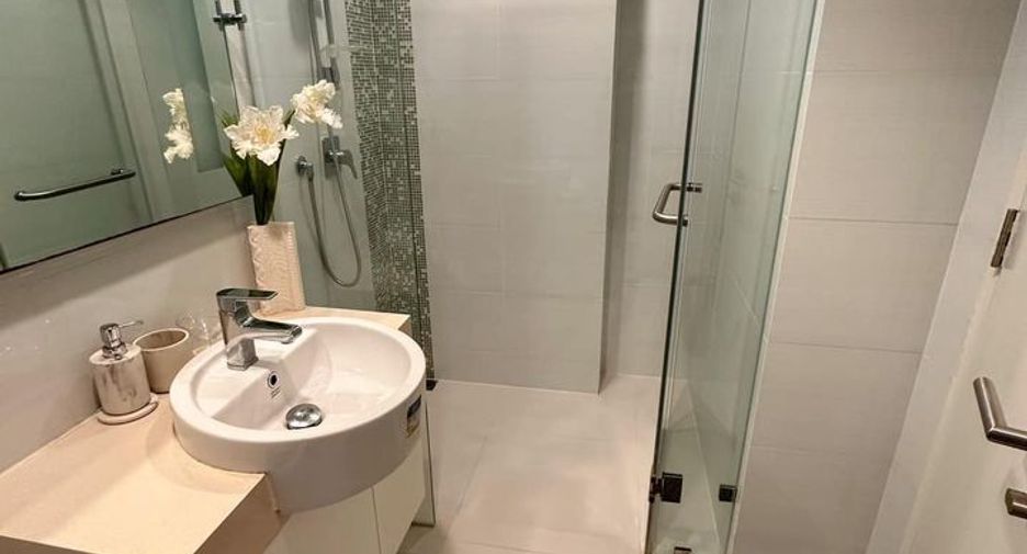 For rent そして for sale 2 Beds condo in Sathon, Bangkok