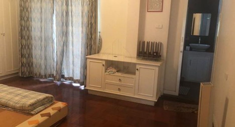 出租 4 卧室 独立屋 在 Khlong Toei, 曼谷