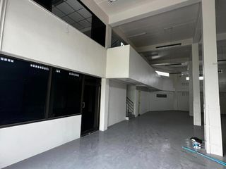 For rent 3 bed warehouse in Taling Chan, Bangkok