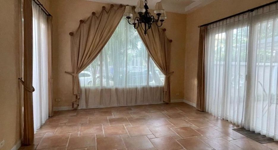 Haus zur Miete mit 4 Zimmer in Bang Phli, Samut Prakan