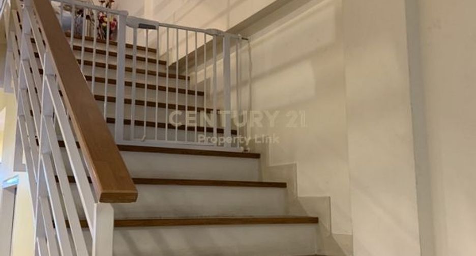 Casa adosada en venta de 5 habitaciones en Prawet, Bangkok