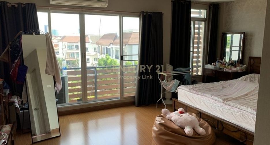 Casa adosada en venta de 5 habitaciones en Prawet, Bangkok