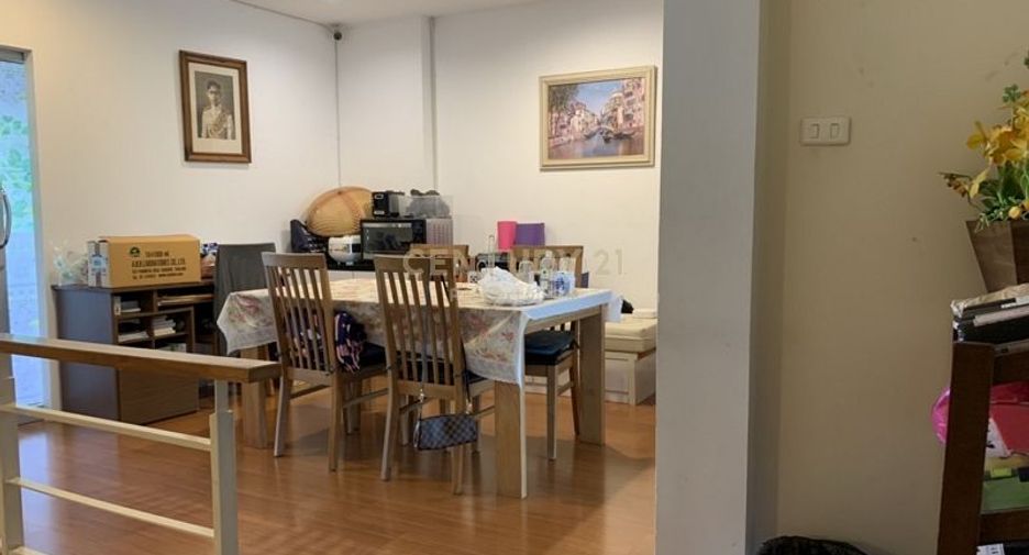 Casa adosada en venta de 5 habitaciones en Prawet, Bangkok