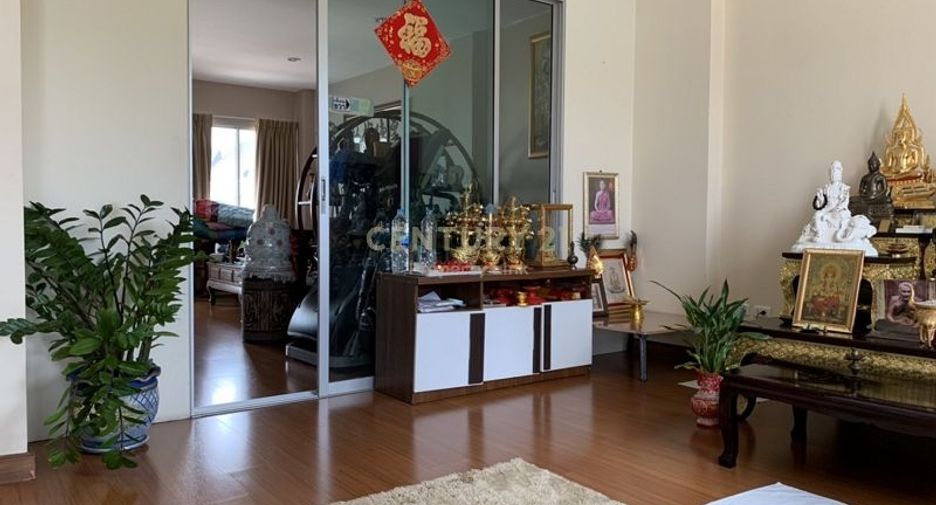 Casa adosada en venta de 5 habitaciones en Prawet, Bangkok