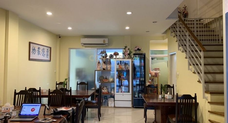 Casa adosada en venta de 5 habitaciones en Prawet, Bangkok