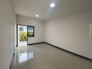 For sale 7 bed apartment in Mueang Chiang Mai, Chiang Mai