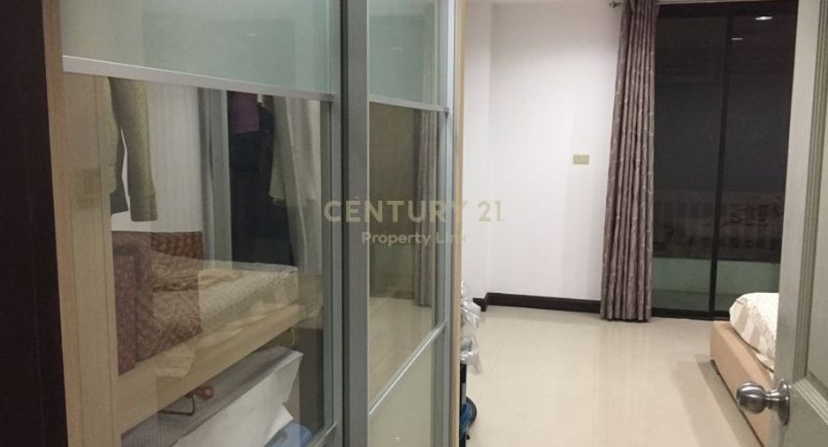 For sale 8 bedrooms retail Space in Din Daeng, Bangkok