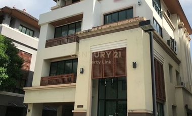 For sale 8 bed retail Space in Din Daeng, Bangkok