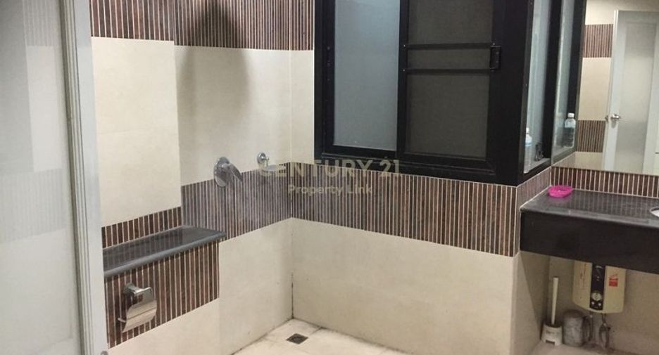 For sale 8 bedrooms retail Space in Din Daeng, Bangkok