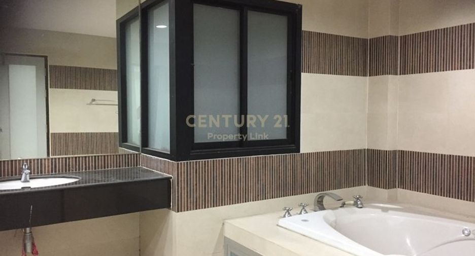 For sale 8 bedrooms retail Space in Din Daeng, Bangkok