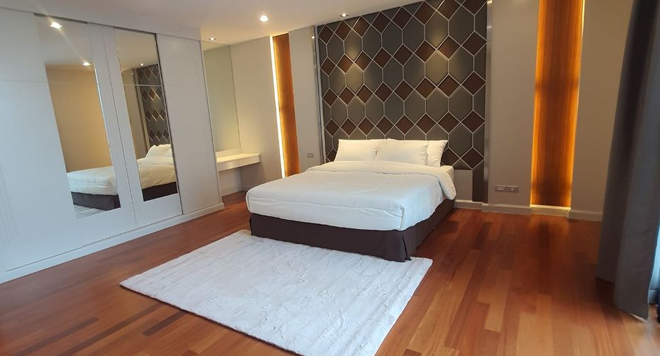 À louer 3 chambres condo à Bang Kapi, Bangkok