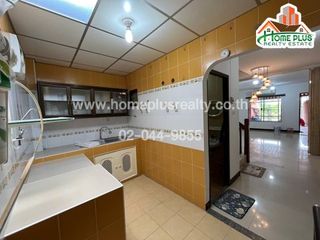 For sale 2 ベッドルーム townhouse in Khlong Sam Wa, Bangkok